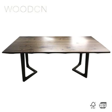 Čajna miza iz masivnega lesa črnega oreha